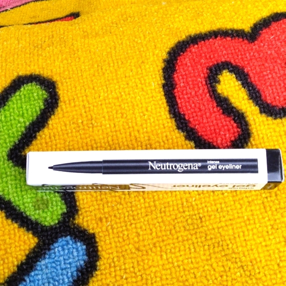 Neutrogena Intense gel eyeliner brand new jet black 10